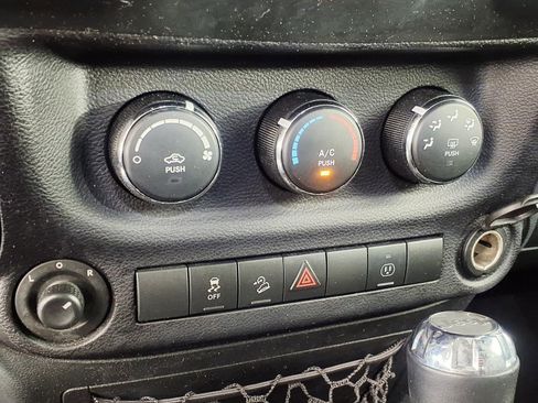 Used 2016 Jeep Wrangler Unlimited Sahara w/ Trailer Tow Group image 19