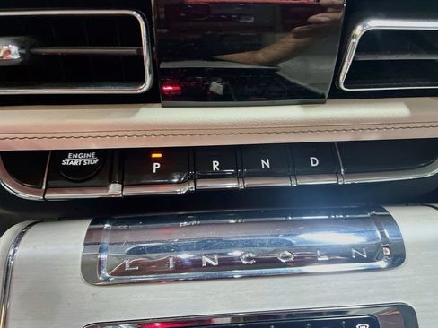 Used 2025 Lincoln Aviator Reserve w/ Equipment Group 201A AWD/4WD image 17
