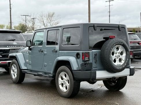 Used 2015 Jeep Wrangler Unlimited Sahara w/ Dual Top Group AWD/4WD image 37