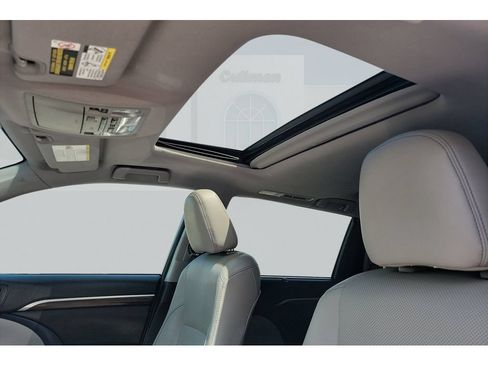 Used 2016 Toyota Highlander Limited w/ Driver Technology Package FWD image 12