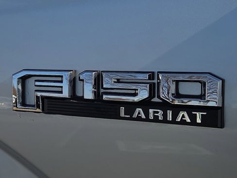 Used 2017 Ford F150 Lariat w/ Trailer Tow Package image 9