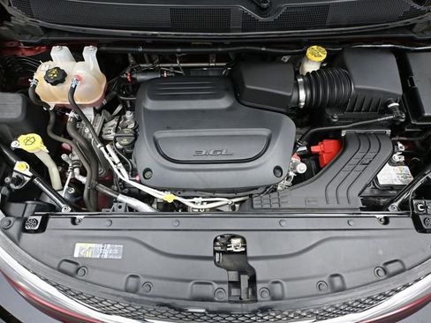 Used 2021 Chrysler Voyager LX image 47