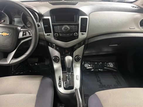 Used 2013 Chevrolet Cruze LS FWD image 15