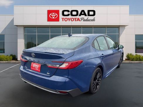 Used 2025 Toyota Camry SE FWD image 5