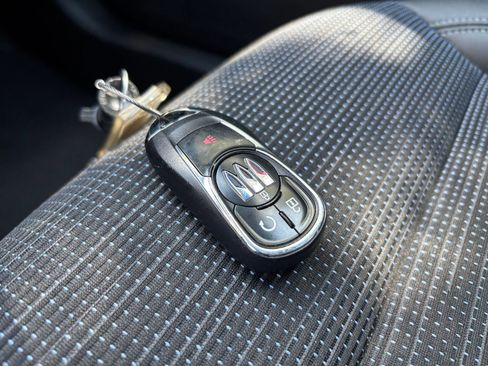 Used 2025 Buick Envista Preferred image 20
