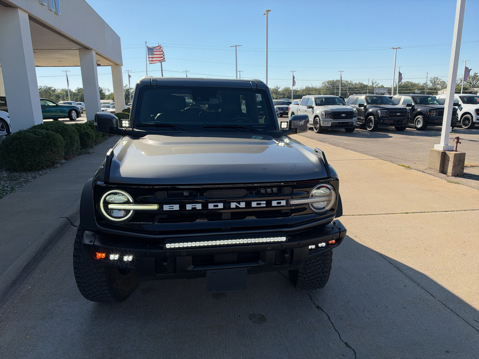 Used 2023 Ford Bronco Outer Banks w/ Sasquatch Package AWD/4WD image 3