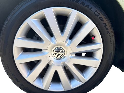 Used 2009 Volkswagen Beetle S image 40