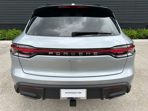 Certified 2025 Porsche Macan image 11