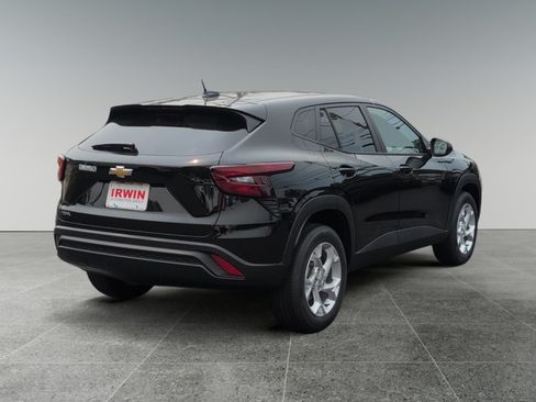 New 2026 Chevrolet Trax LS w/ LS Convenience Package FWD image 5