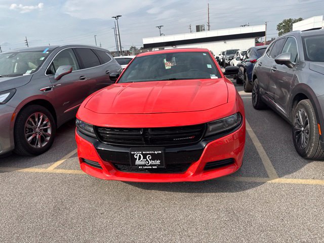 Used 2017 Dodge Charger SE w/ Blacktop Package RWD image 3