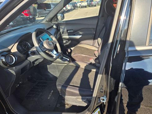 Used 2018 Nissan Kicks SV w/ Exterior Package image 7