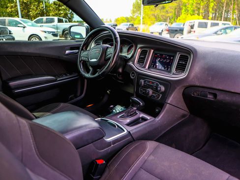 Used 2022 Dodge Charger SXT RWD image 9