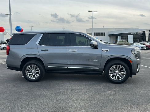 Used 2021 GMC Yukon Denali w/ LPO, Illumination Package image 9