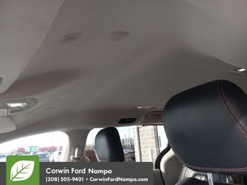 Used 2020 Chrysler Pacifica Touring-L image 22