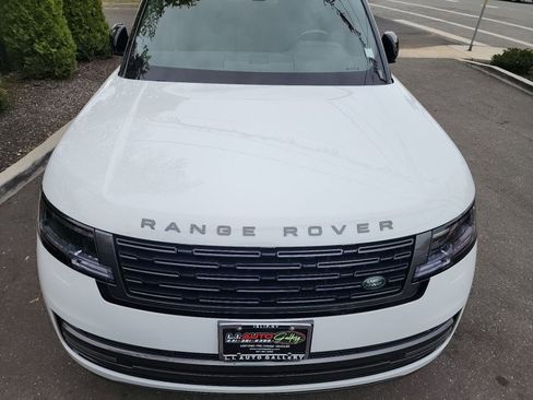 Used 2025 Land Rover Range Rover SE AWD/4WD image 8