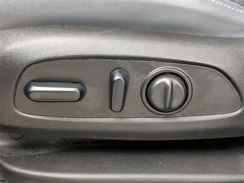 Used 2018 Buick Enclave Essence image 12