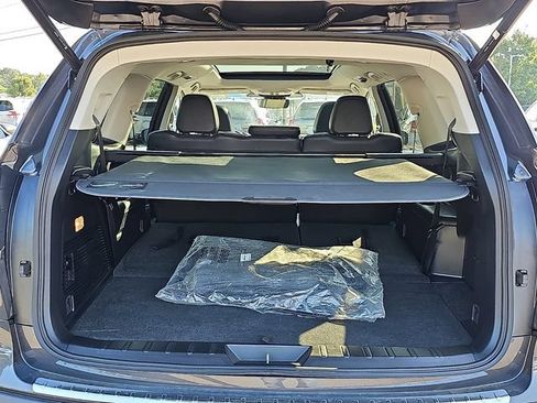 Used 2023 Subaru Ascent Limited w/ Technology Package AWD/4WD image 32