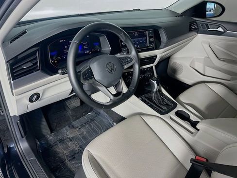 Used 2023 Volkswagen Jetta SE w/ Panoramic Sunroof Package image 11