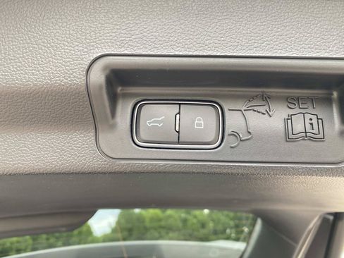 Used 2023 Ford Explorer Limited w/ Equipment Group 301A AWD/4WD image 8