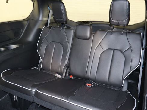 New 2026 Chrysler Pacifica Limited w/ Uconnect Theater Family Group image 16