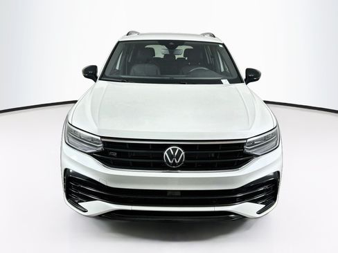Used 2023 Volkswagen Tiguan SE R-Line FWD image 2