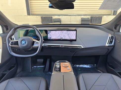 Used 2022 BMW iX xDrive50 w/ Premium Package AWD/4WD image 12