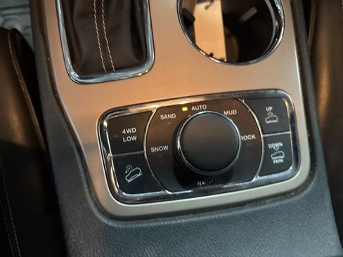 Used 2016 Jeep Grand Cherokee Overland image 15