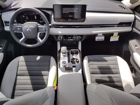 New 2026 Mitsubishi Outlander SE AWD/4WD image 3