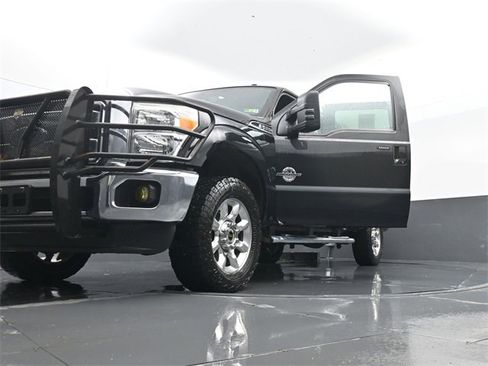 Used 2015 Ford F250 Lariat w/ Lariat Ultimate Package image 34