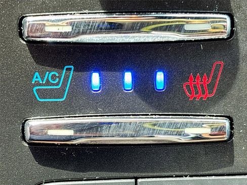 Used 2016 Lincoln Navigator L Select RWD image 20
