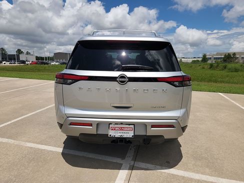 Certified 2024 Nissan Pathfinder Platinum w/ Cargo Package FWD image 6