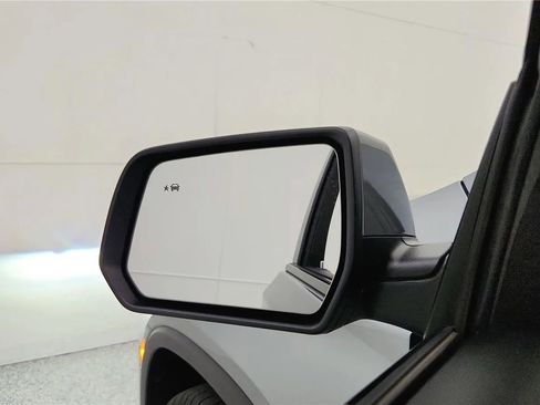 Used 2023 Chevrolet Traverse LT w/ Midnight/Sport Edition image 29