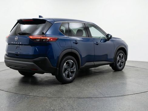 Used 2025 Nissan Rogue SV image 9
