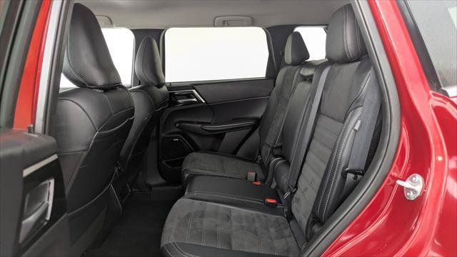 Used 2025 Mitsubishi Outlander SE FWD image 17