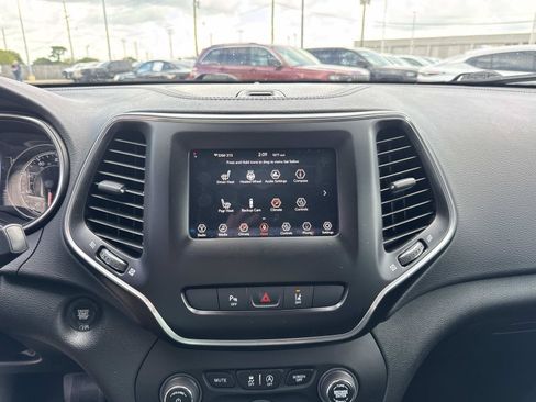 Used 2021 Jeep Cherokee Latitude Plus FWD image 24