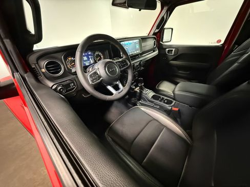 Used 2024 Jeep Wrangler Unlimited Sahara w/ Safety Group AWD/4WD image 2