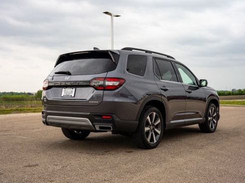 Used 2025 Honda Pilot Touring image 7