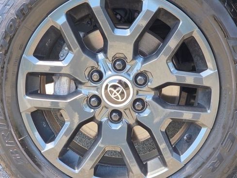 Used 2024 Toyota Sequoia Platinum AWD/4WD image 20