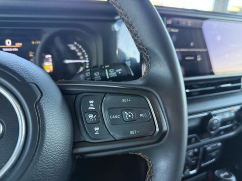 Used 2024 Jeep Wrangler Unlimited AWD/4WD image 19