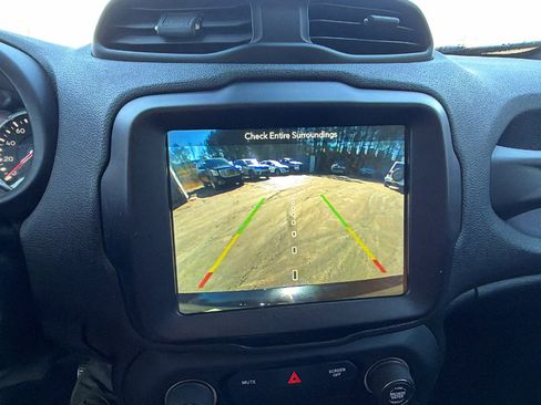 Used 2018 Jeep Renegade Altitude w/ UConnect 8.4 Nav Group image 31