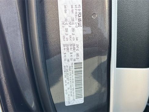 Used 2020 Chrysler Pacifica Touring-L image 37