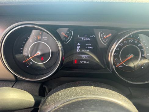 Used 2022 Jeep Wrangler Sport AWD/4WD image 9