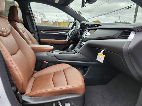 New 2025 Cadillac XT5 Premium Luxury w/ Technology Package image 9