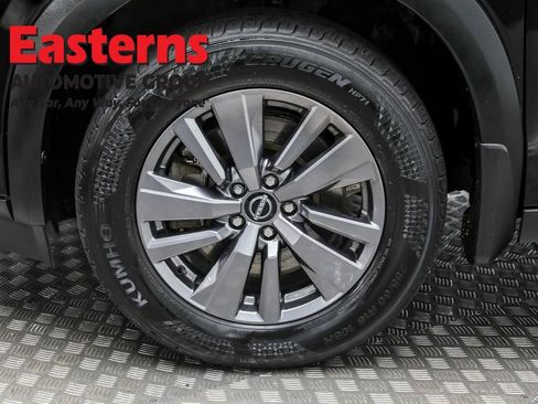 Used 2024 Nissan Pathfinder S image 32