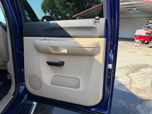 Used 2010 GMC Sierra 1500 SLE w/ Power Pack Plus AWD/4WD image 17