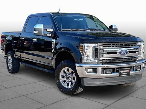 Used 2019 Ford F250 XLT w/ XLT Premium Package AWD/4WD image 4