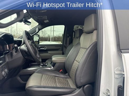 Used 2025 Chevrolet Silverado 2500 ZR2 w/ Technology Package image 9