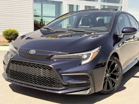 Used 2023 Toyota Corolla SE w/ SE Premium Package FWD image 4