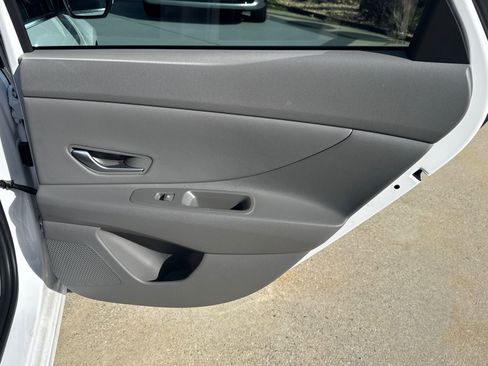 New 2025 Hyundai Elantra SEL image 16