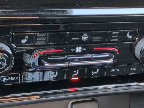 New 2025 Jeep Grand Cherokee Altitude image 22